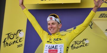 Pogacar enseña las garras y Vingegaard, las costuras