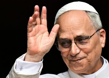 El papa llama a un «inmediato alto el fuego» tras condenar el ataque a la iglesia de Gaza