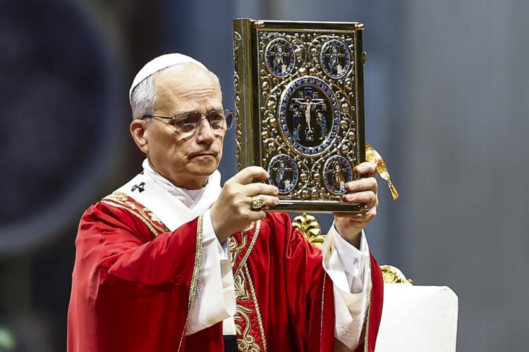 El Papa León XIV preside una misa solemne de los Apóstoles Pedro y Pablo en la Basílica de San Pedro, en el Vaticano, el 29 d ejunio de 2025. EFE/ANGELO CARCONI
