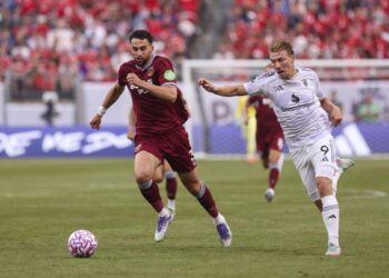 2-1. Bruno Fernandes se luce para el Manchester United en su desembarco en Estados Unidos
