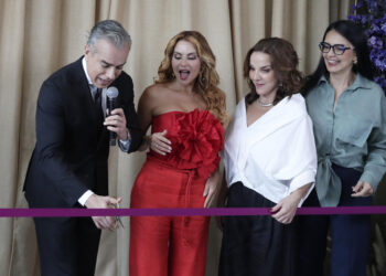 Personajes de ‘Betty, la fea’ recrean ‘Ecomoda’ en Bogotá para promocionar nueva temporada