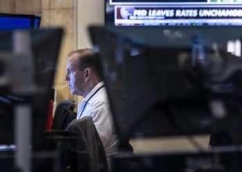 Wall Street abre en rojo pendiente de los últimos avances en los aranceles de EE.UU.
