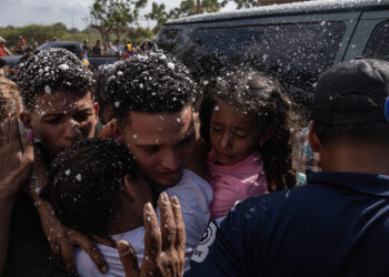 Un venezolano liberado de cárcel en El Salvador pide «castigo» para Bukele y Trump