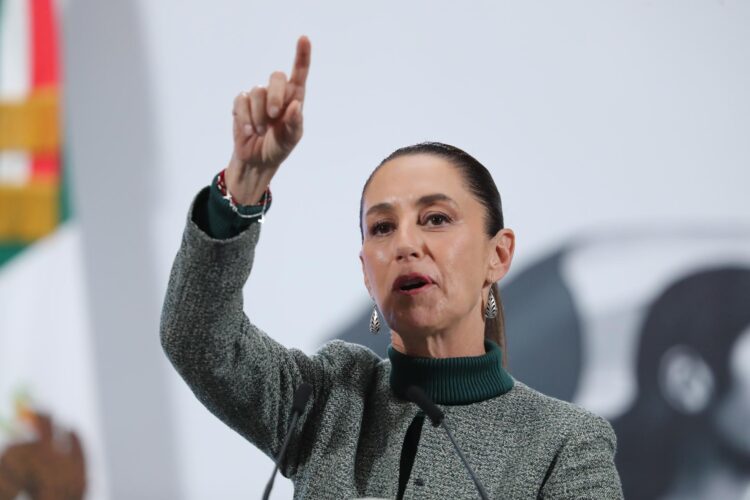La presidenta de México, Claudia Sheinbaum, participa este viernes durante una rueda de prensa en Palacio Nacional de la Ciudad de México (México). EFE/Mario Guzmán