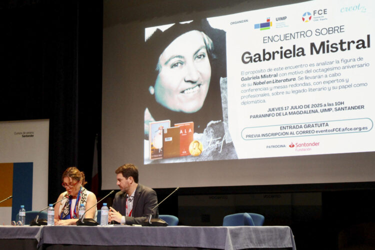 La voz de la escritora chilena Gabriela Mistral, que ganó el Premio Nobel de literatura hace 80 años, "sigue siendo esencial en el siglo XXI", ha asegurado en Santander el agregado cultural de la Embajada de Chile en Francia, Diego del Pozo. EFE/Eva García