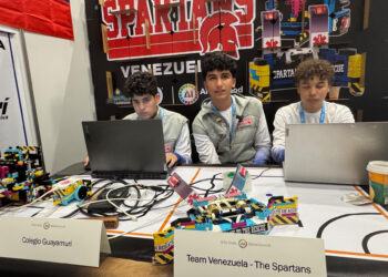 Un equipo venezolano de adolescentes gana en Suiza el concurso de robótica de la Cumbre sobre IA