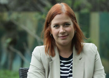 Elísabet Benavent «tenía muchas ganas de hablar de privilegio» en su última novela ‘Esnob’
