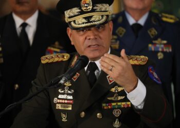 Padrino López ratifica el «compromiso ineludible» de defender el Esequibo