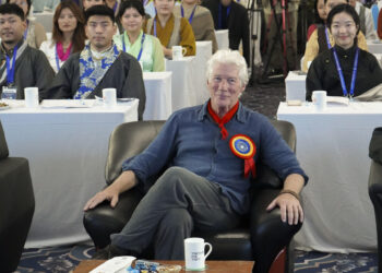 Richard Gere respalda la decisión del dalái y envía un mensaje a China: el mundo está observando