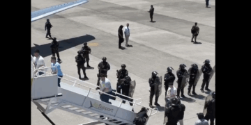 Bukele confirma entrega de venezolanos encarcelados a cambio de presos políticos y 10 estadounidenses