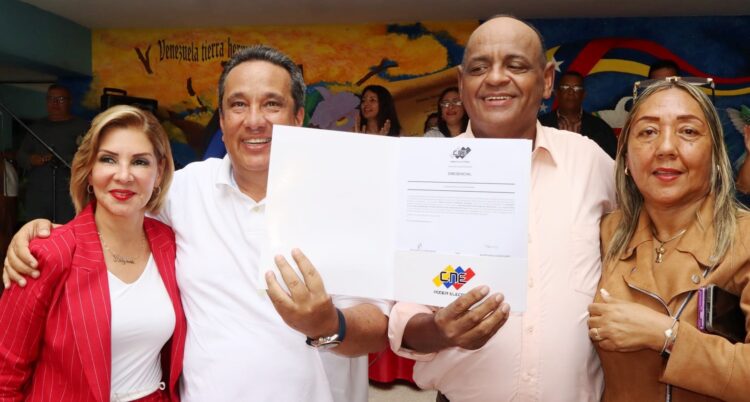 Pablo Serrano, alcalde electo de Motatan junto al gobernador Gerardo Márquez,  (Foto Archivo Digital)
