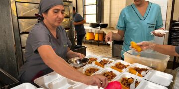 Mérida brinda atención alimentaria a familias afectadas por las lluvias