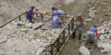 Inspeccionan avances de los trabajos que se realizan en la carretera Trasandina