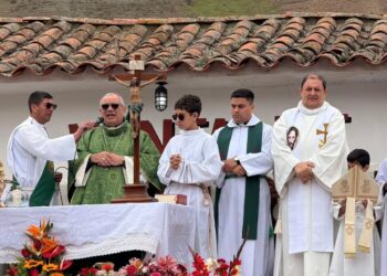 Feligresía católica se congrega para renovar la fe en el páramo merideño