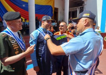 Condecoran a funcionarios de la Policía de Mérida 