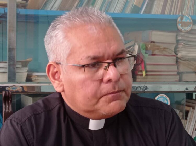 Para el padre José Gregorio Nava, el desprendimiento y la espiritualidad forman parte de la profesión médica.