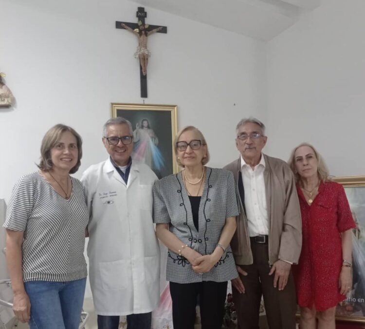 El Comité Organizador del II Retiro de Médicos Católicos, listos para el regio evento.