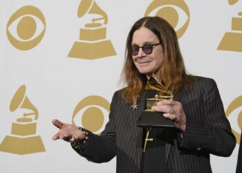 Ozzy Osbourne, cantante de Black Sabbath, muere a los 76 años