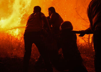 Los incendios devoran 14.000 hectáreas en Siria, de lucha por sexto día consecutivo