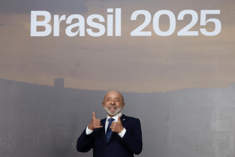 El presidente de Brasil, Luiz Inácio Lula da Silva, posa en la cumbre de los BRICS este lunes, en Río de Janeiro (Brasil). EFE/ Antonio Lacerda