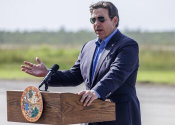 EE.UU. comienza a deportar a migrantes en vuelos desde ‘Alligator Alcatraz’ en Florida