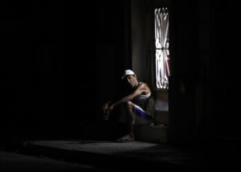 El 46 % de Cuba sufrirá apagones simultáneos este jueves en plena crisis energética