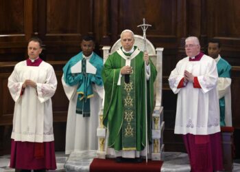 El papa anima a ser solidarios para impulsar una cultura de paz entre pueblos y religiones