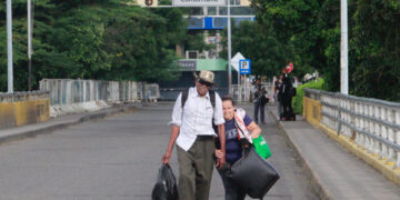 Venezuela y Colombia firman memorando para crear la primera zona económica binacional