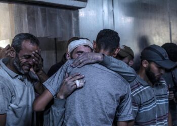 Israel mata a 26 gazatíes en Gaza, incluidos seis que aguardaban el reparto de comida