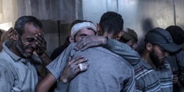 Israel mata a 26 gazatíes en Gaza, incluidos seis que aguardaban el reparto de comida