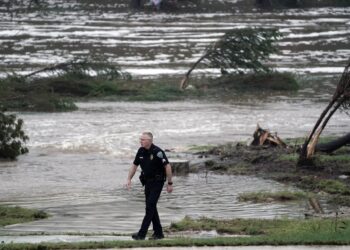 Se elevan a 43 las víctimas mortales de las inundaciones en Texas, entre ellas 15 niños