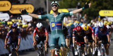 Milan abre su cuenta en el Tour, Pogacar sigue líder