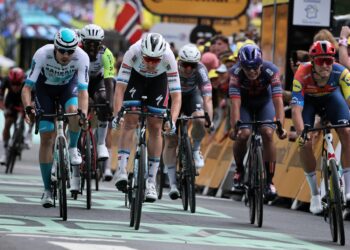 El belga Merlier logra una victoria de ‘foto finish’ en accidentado esprint de Dunkerque