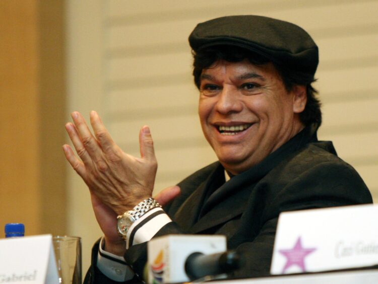 Fotografía de archivo donde aparece el cantante y compositor mexicano Juan Gabriel. EFE/Barry Sweet