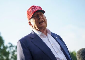 «Les enseñaremos a huir de un caimán»: Trump se mofa de migrantes en ‘Alligator Alcatraz’