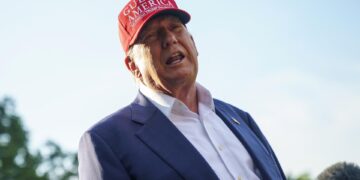 «Les enseñaremos a huir de un caimán»: Trump se mofa de migrantes en ‘Alligator Alcatraz’