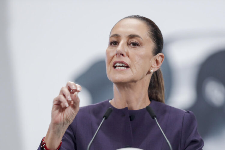 La presidenta de México, Claudia Sheinbaum, habla en una rueda de prensa este miércoles, en el Palacio Nacional, en Ciudad de México (México). EFE/ Isaac Esquivel