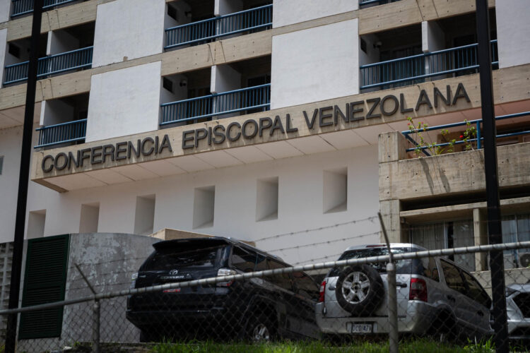 Fotografía de la sede de la Conferencia Espiscopal Venezolana (CEV) este viernes, en Caracas (Venezuela). EFE/ Ronald Peña R.