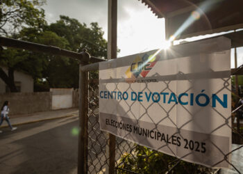 Abren los centros de votación para comicios municipales y consulta popular en Venezuela