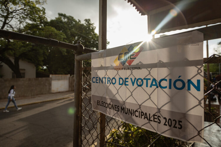 Fotografía de un centro de votación este domingo en Maracaibo (Venezuela). EFE/ Henry Chirinos