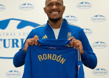 El Real Oviedo presentó a Salomón Rondón: “Ha sido muy emotivo el reencuentro con Santi Cazorla”