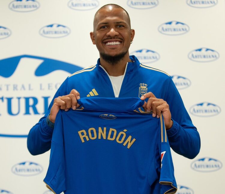 La de Salomón Rondón es la primera presentación del verano de un Real Oviedo que ya ha realizado tres fichajes en lo que va de mercado. Foto: @RealOviedo