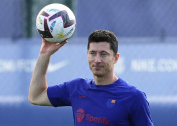 Lewandowski sigue entrenándose al margen a dos días del estreno liguero