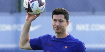 Lewandowski sigue entrenándose al margen a dos días del estreno liguero