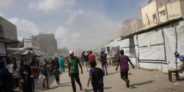 Las clínicas de Gaza están silenciosas «porque los niños no tienen fuerza ni para llorar»