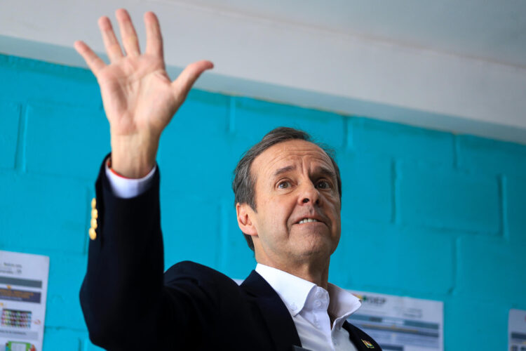 Foto de archivo del expresidente y actual candidato a la Presidencia de Bolivia Jorge 'Tuto' Quiroga. EFE/ Gabriel Márquez