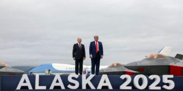 Trump y Putin cierran su cumbre en Alaska con buena sintonía y sin acuerdo sobre Ucrania