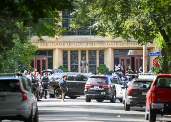 Dos niños muertos y 17 heridos en el tiroteo en una escuela católica en Minneapolis