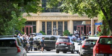 Dos niños muertos y 17 heridos en el tiroteo en una escuela católica en Minneapolis