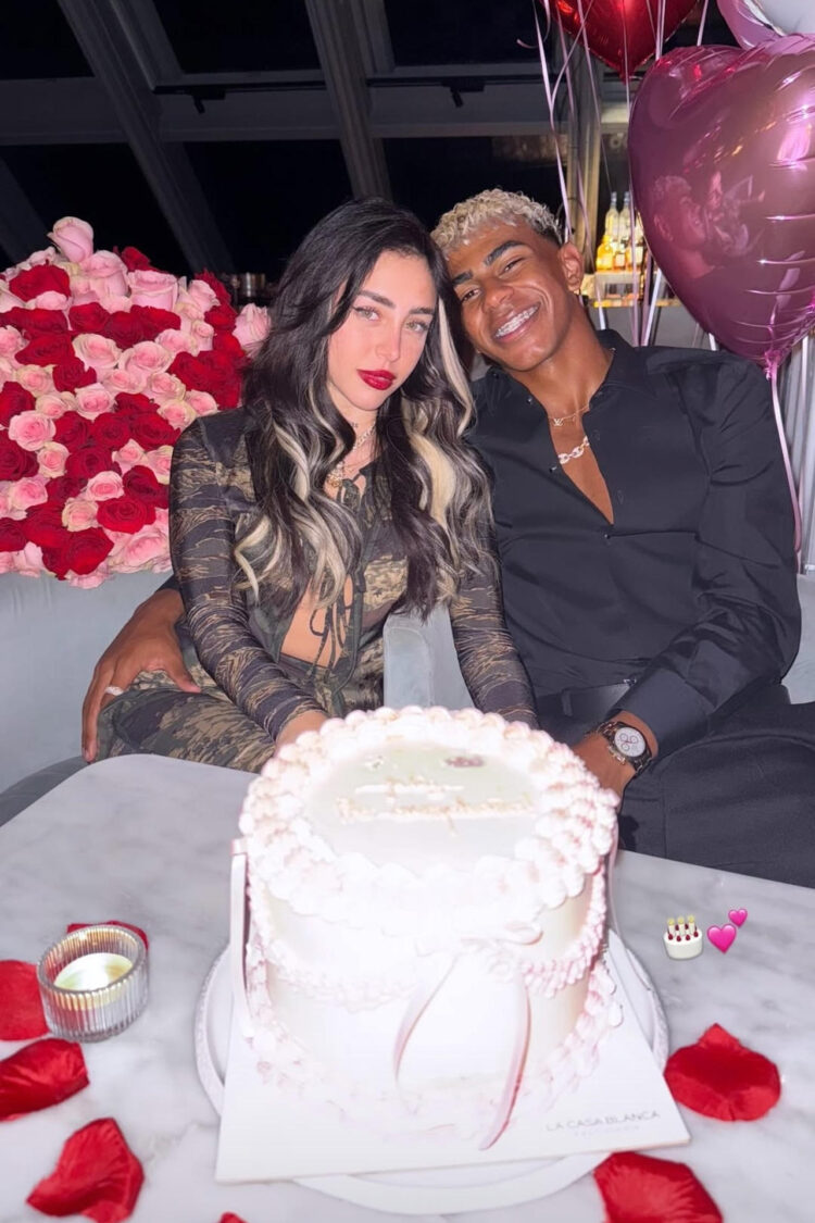 Fotografía tomada de una historia de la cuenta oficial de Instagram @lamineyamal del futbolista español Lamine Yamal (d) junto a la cantante argentina Nicki Nicole. EFE/ @lamineyamal